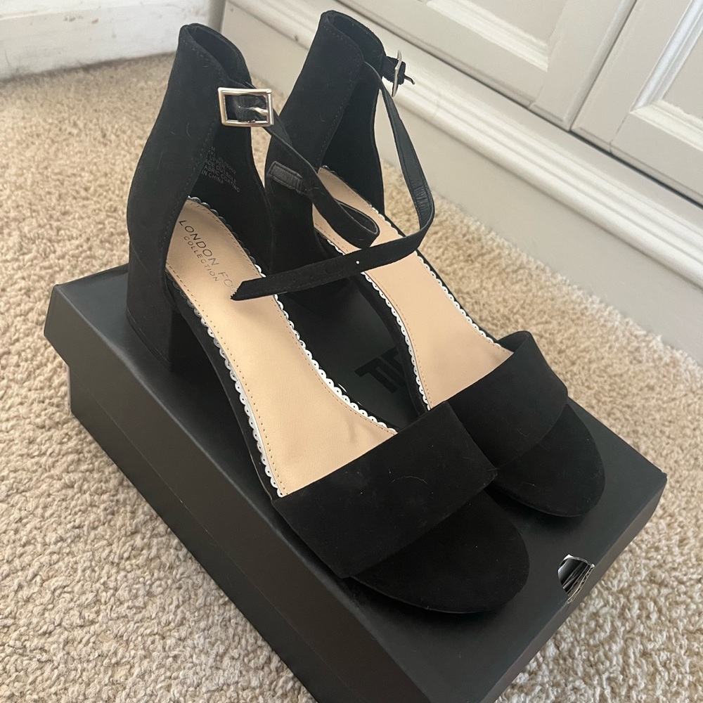 London Fog Black Heeled Sandals